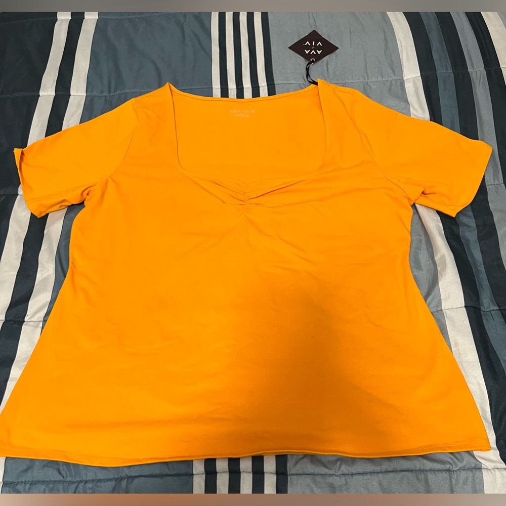 Women AVA & VIV top size (2X) (20/22)